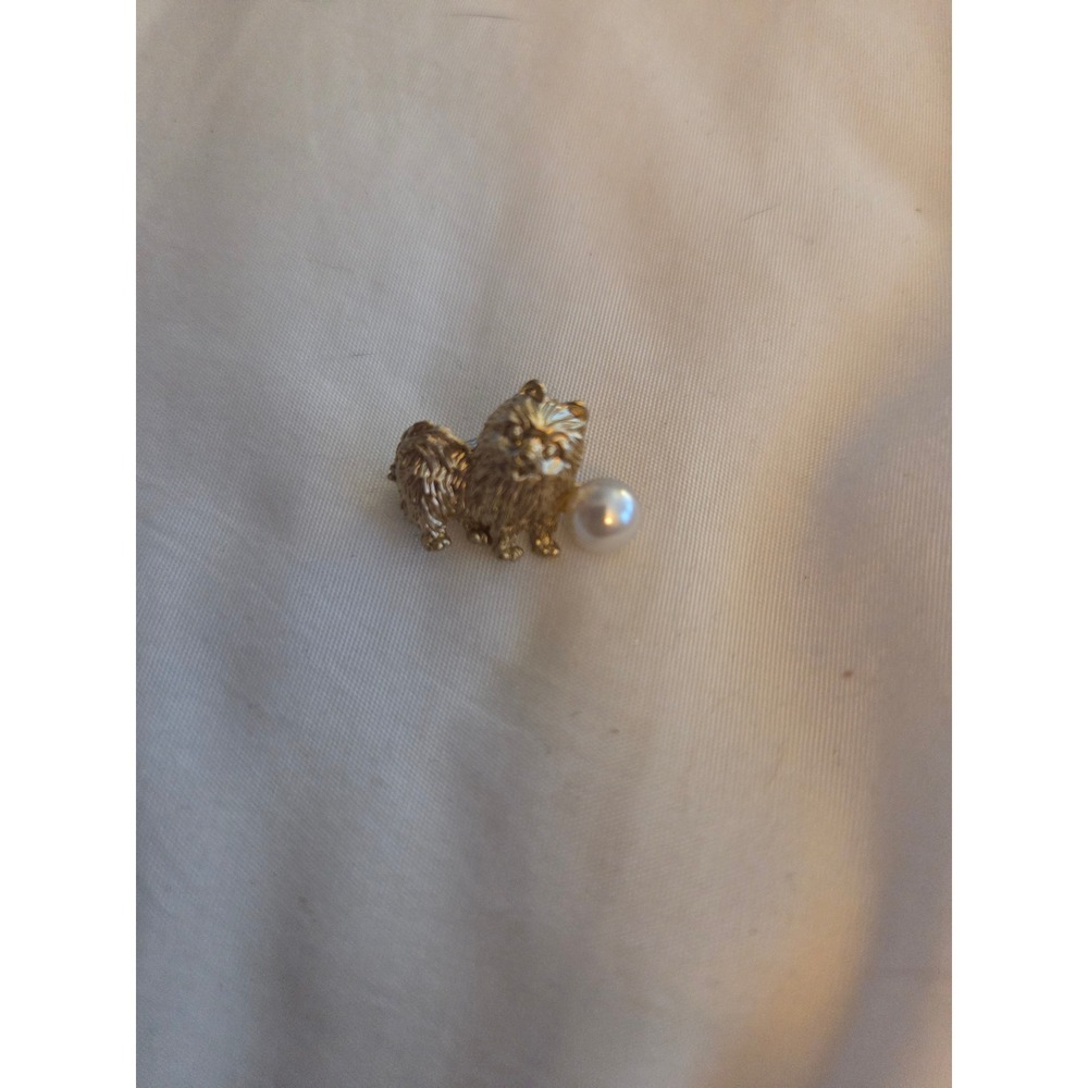 Vintage Gold Tone Pomeranian Dog Pin Brooch with Faux Pearl Accent